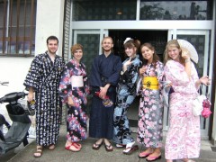 美国学生参加祗园祭奠回校