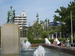 ToBuCo专门学校  从公园里看到的学校宿舍