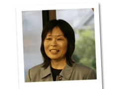 許斐弘子（教师）
Konomi Hiroko
让我们在辉煌的国际城市-神户、共同制作美好回忆吧。