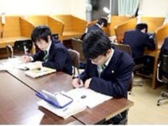 仙台育英学園高等学校 学生宿舍自习室