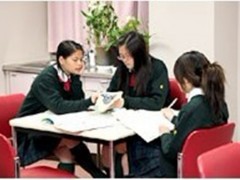 仙台育英学園高等学校 学生宿舍自习室