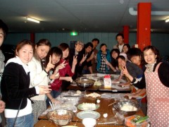 东京平田日本语学校包饺子