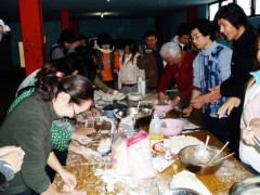 东京平田日本语学校包饺子