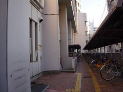 东京都立浅草高等学校校园外景 