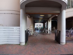东京都立浅草高等学校校园外景 