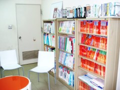 饭冢高等学校阅览室