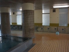 晓星国际高中学生宿舍浴室一角