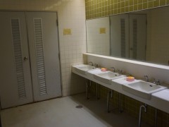 教学楼内供学生洗手的地方