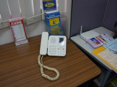泰安蜜克(DBC)日本语学校设置了三部这样的国际长途电话供学生免费使用