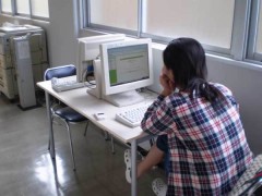 北九州YMCA日本语学校老师工作中
