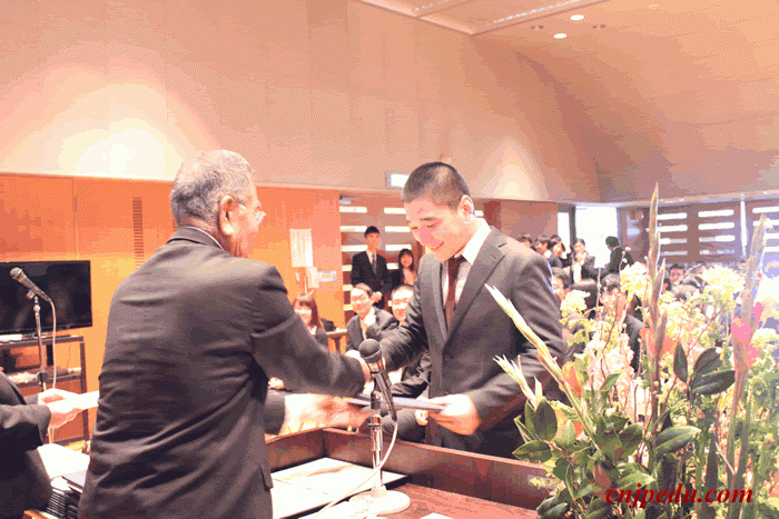 美都里慕日本语学校２０１４毕业典礼