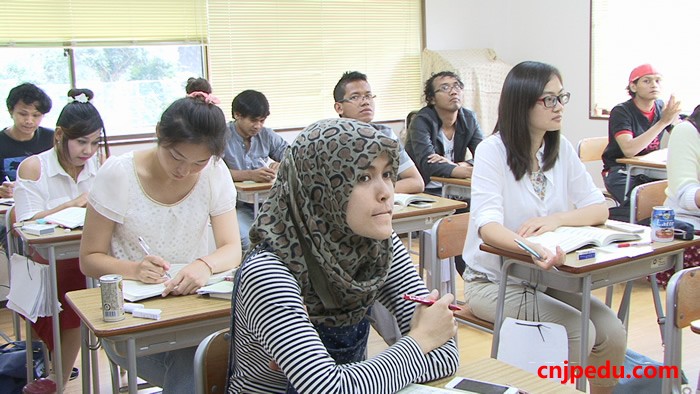 静冈国际学校上课中