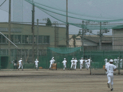 柏原高等学校体育场内