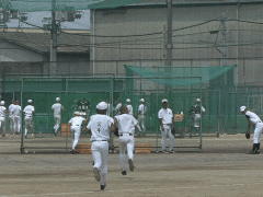 柏原高等学校体育场内