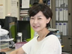 京进语言学院新宿校事务员 山越 美和
全体同学们，来到日本进入MANABI学习是正确的选择，为此我将全力指导大家。从MANABI毕业时，学生们流利的用日本语进行谈话交流，能看到这一瞬间会有多么的喜悦。