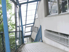 折尾爱真高等学校校园一角