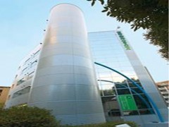 中央工学校2号馆，大阪世博会上因展览厅的设计而闻名的冲种郎先生设计，外观壮美。