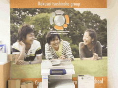  J国际学院海报