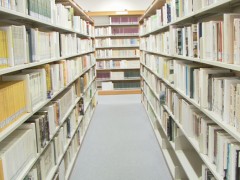 洛南高等学校图书馆
