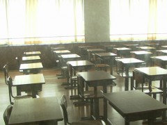 洛南高等学校图书馆内阅览区