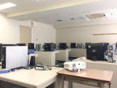 大阪日本语教育中心计算机室