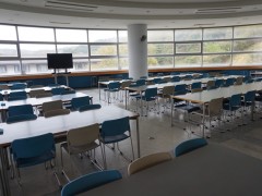 翔凜高等学校食堂内