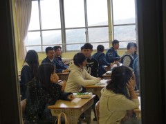 翔凜高等学校国际班同学上课中