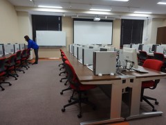 仙台育英高中电脑室