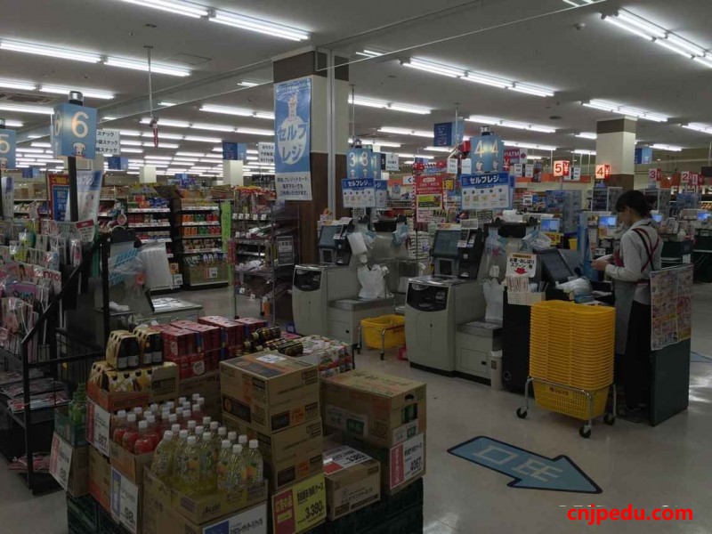 冈山学艺馆高中中国留学生宿舍周边的日本超市