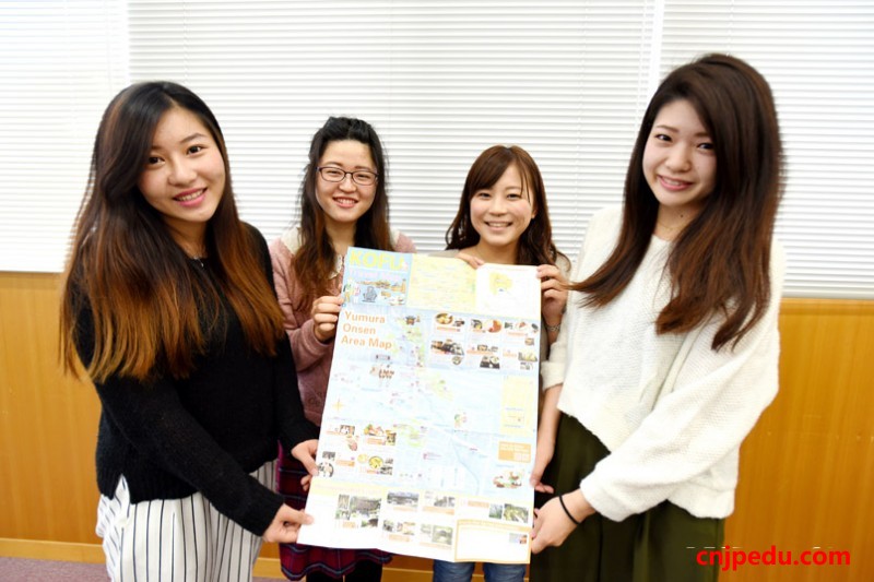 山梨联合大学生推出外国人独自漫步英文地图