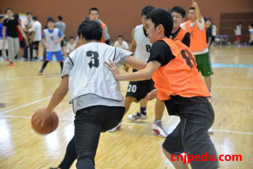 在日中国留学生组织举办体育节