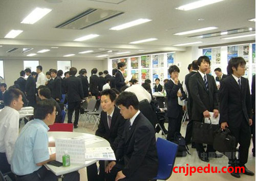 日本企业积极聘用外国留学生对应访日外国游客激增