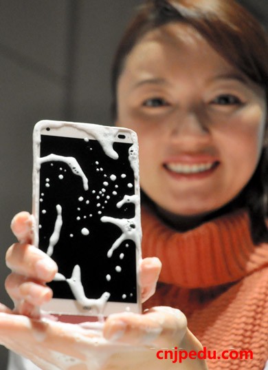 全球首创可水洗智能机亮相