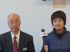 工学院大学附属高等学校教头岛田浩行接受中日网程海燕女士采访。