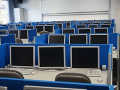 工学院大学附属高等学校计算机教室