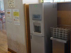 工学院大学附属高等学校食堂内