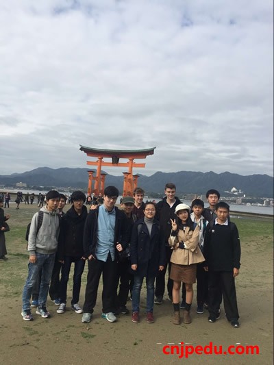  2015年11月20日冈山学艺馆高中组织中国留学去广岛宫岛进行文化化验活动