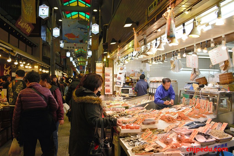 京都锦市场热闹迎新年