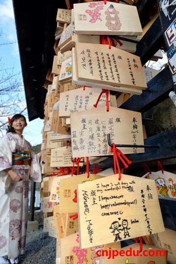 外国游客增加 京都清水寺绘马呈国际化