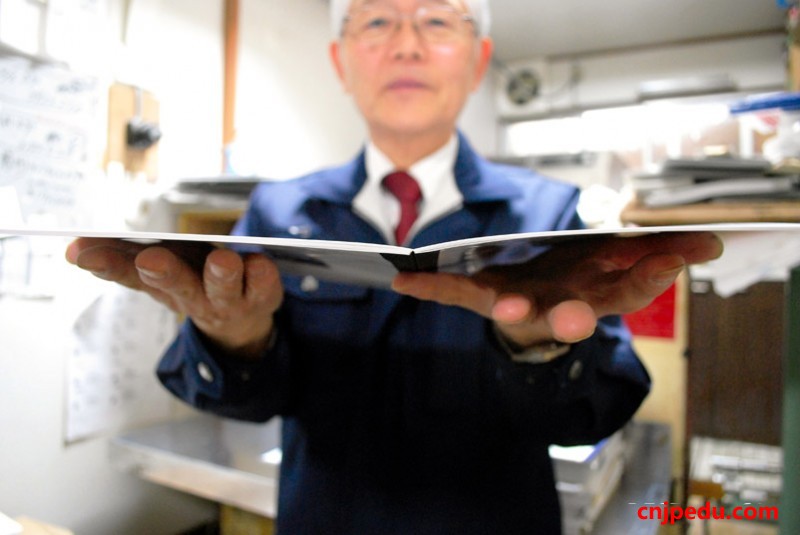 孙女推特发文 助爷爷滞销方格本大卖