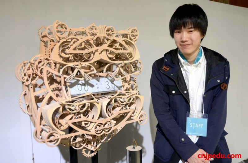 日大学生制作机关时钟自动写时间