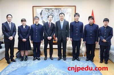 驻长崎总领事邓伟会见壹岐高中中文班学生