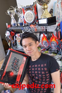 東大畢業的職業玩家 考前照打8小時電動