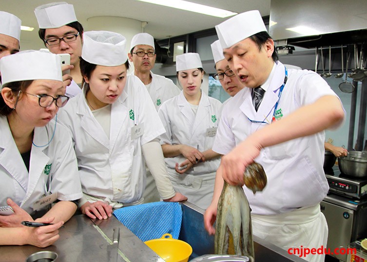 世界热潮带动寿司学校人气