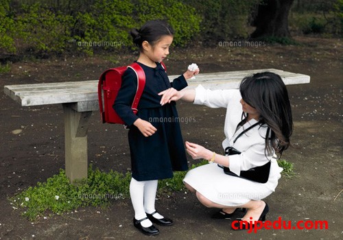 日本学校“制服控”源于仪式文化
