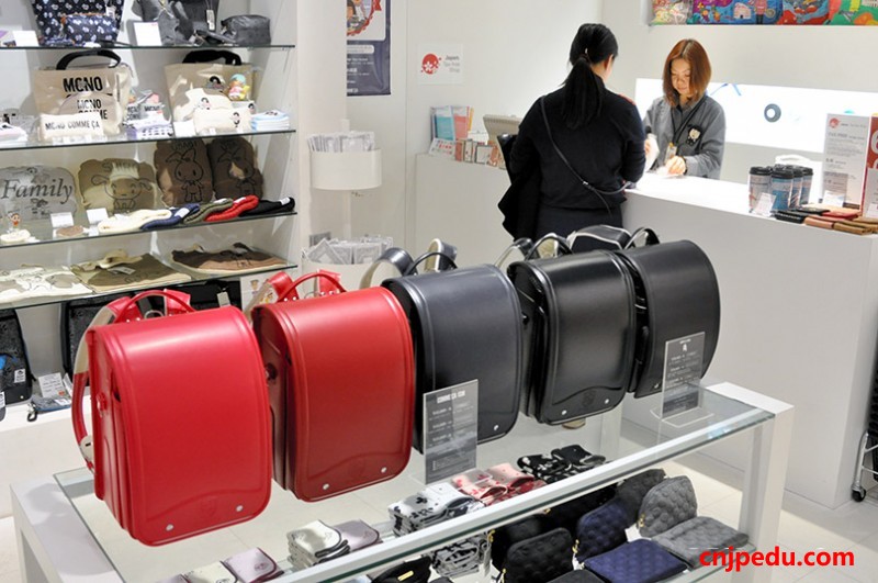 日本小学生书包成海外时尚新宠