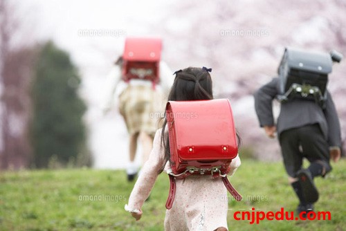 日本小学生双肩书包装满传统文化