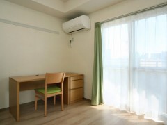 日本大学松沪男生寝室桌子和椅子