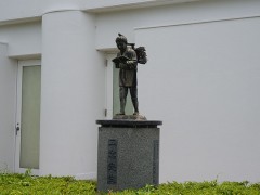 云雀丘学园高等学校校园风景之创始者纪念碑