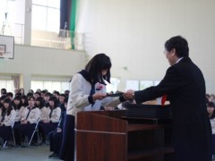 池田中学校・高等学校毕业仪式颁发毕业证